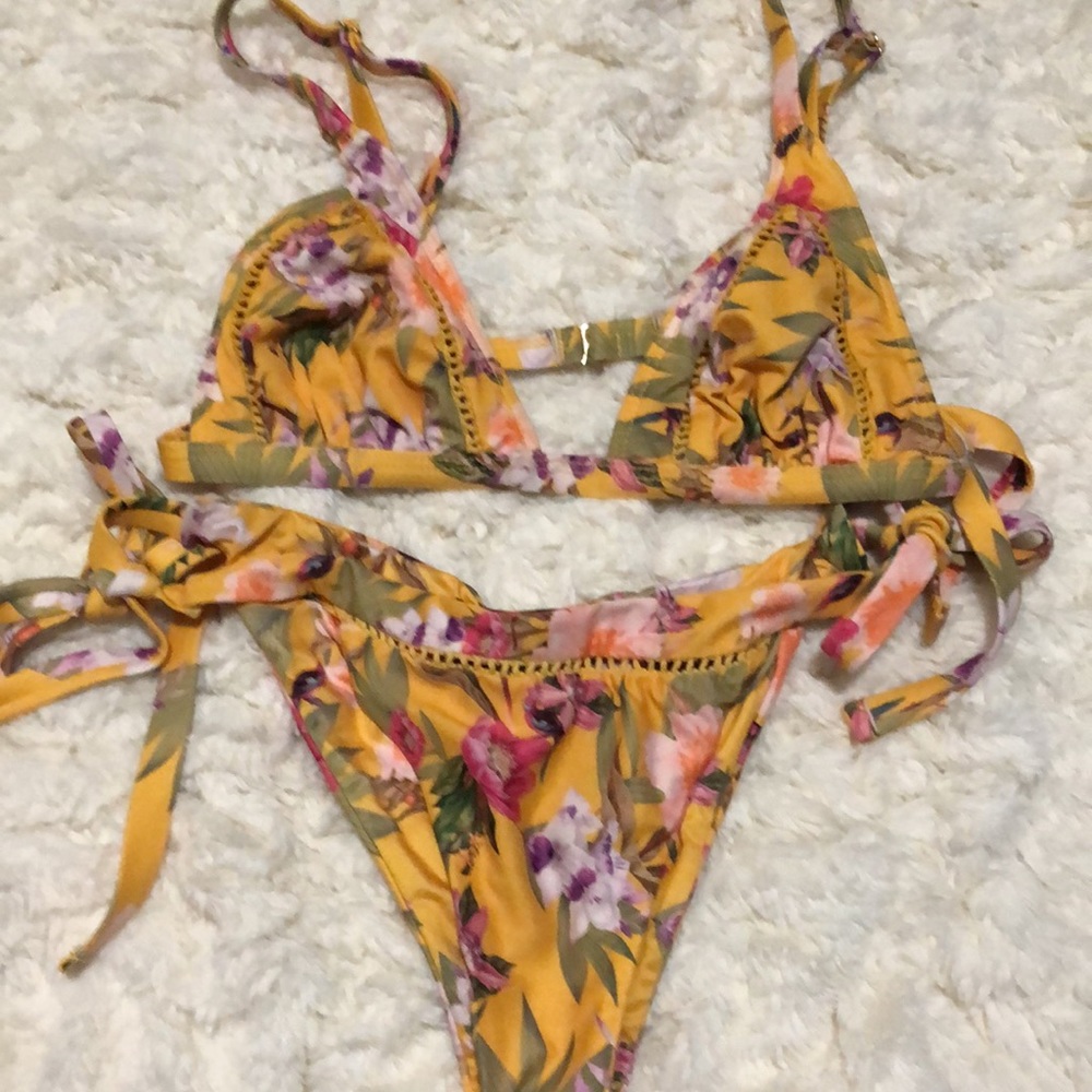 Beach Riot bikini 👙 - Picture 7 of 9